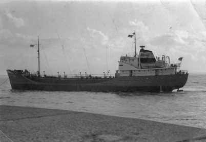 Photo von einem Esso Tankschiff bei Emden aus dem Jahr 1967