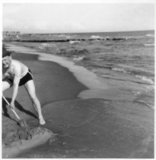 Photo vom Sandstrand in Les Saintes-Maries-de-la-Mer aus dem Jahr 1966