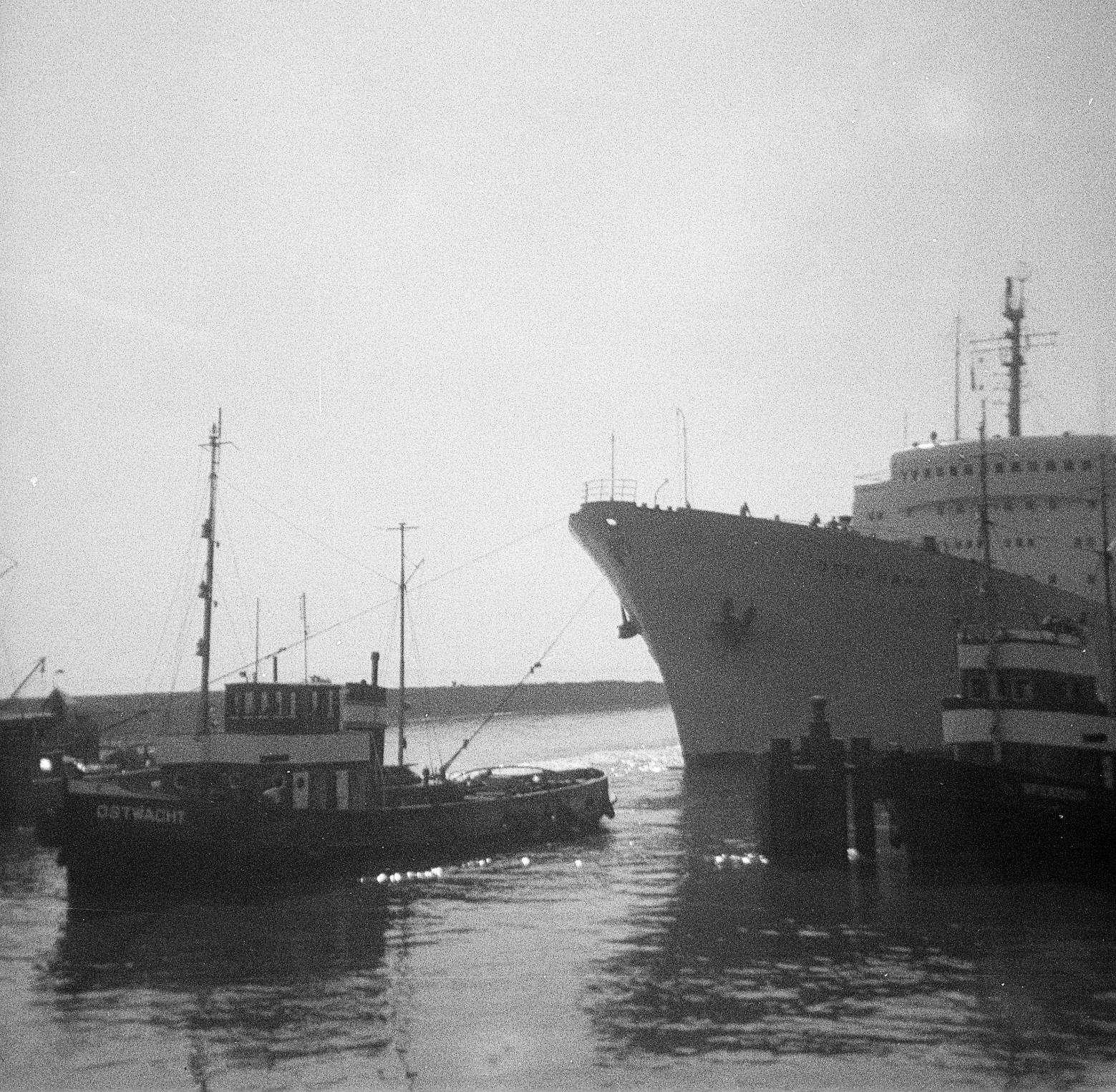 The ships OTTO HAHN and OSTWACHT and SPIEKEROOG in port Emden. Black & White photo: Erwin Thomasius.