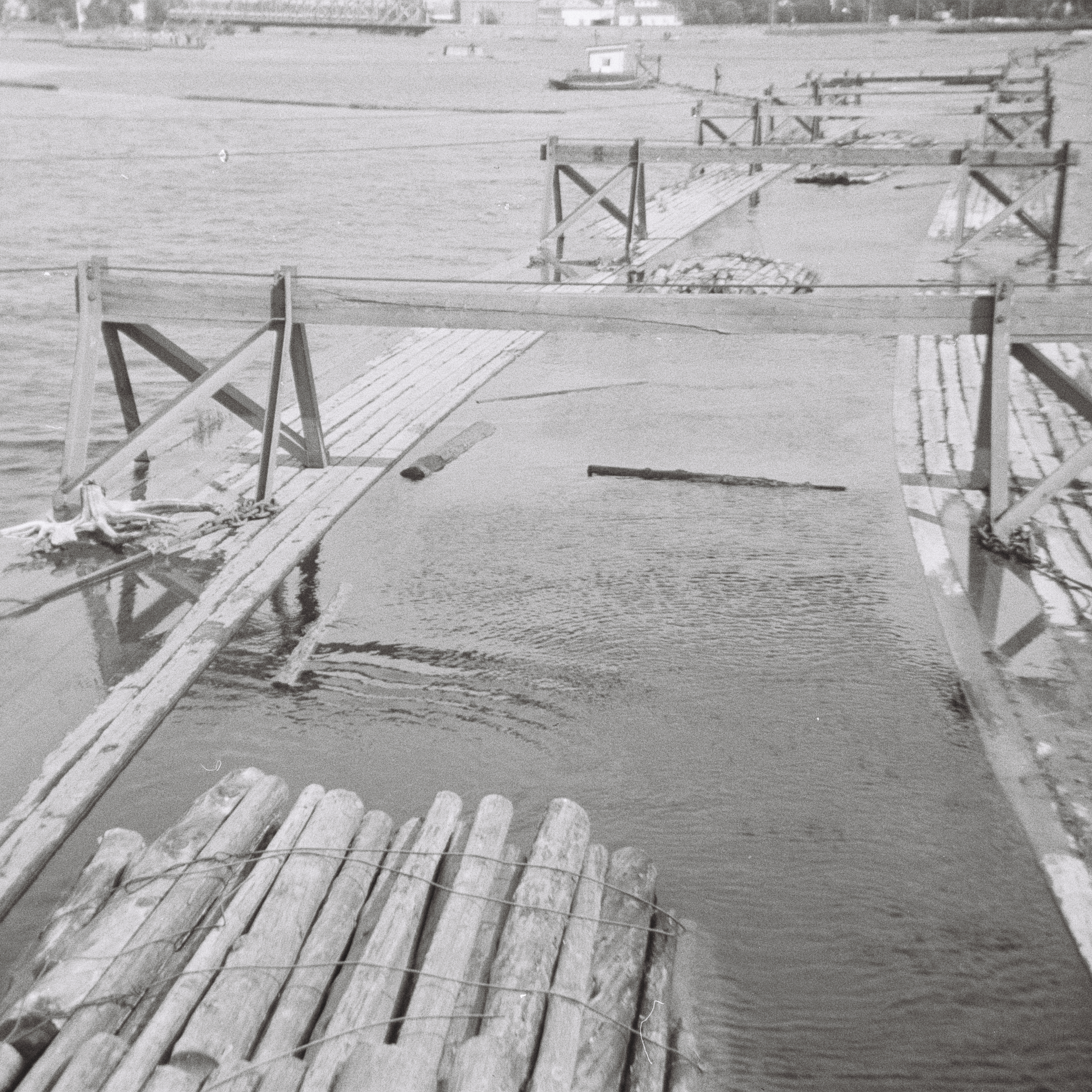 Foto: Die Umleitung von Flößen in Oulu, in Finnland. Im Jahr 1967. Fotograph: Erwin Thomasius.