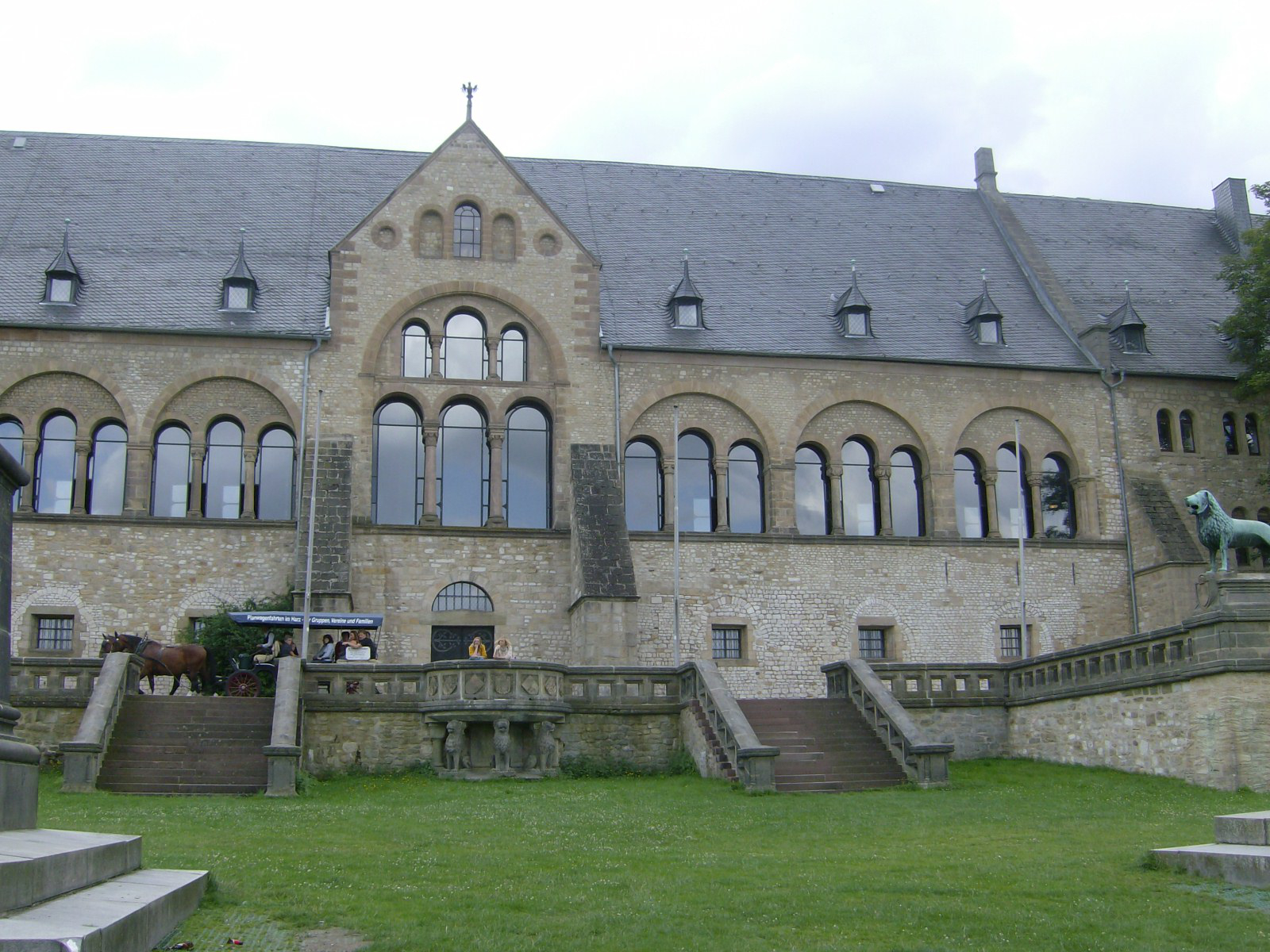 Farbfoto: Das zur Kaiserpfalz gehörende Kaiserhaus in Goslar im August des Jahres 2011. Fotograf: Ralph Ivert.